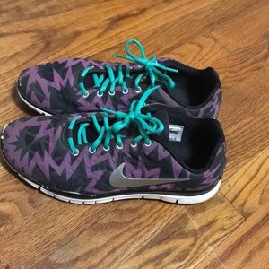 Women’s Nike tennis shoes